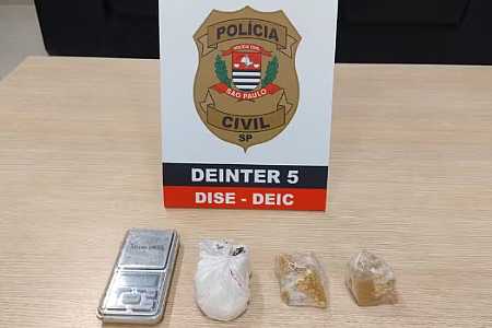 Mãe é presa por encobertar e guardar drogas para o filho em Rio Preto