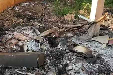 Prédio abandonado vira ponto de descarte irregular de lixo em Birigui e preocupa moradores