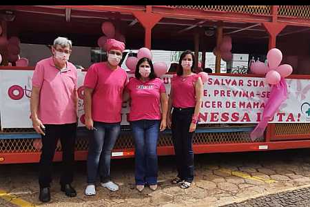 Carreta com temática do ´Outubro Rosa´ conscientiza mulheres em Palmeira d´Oeste