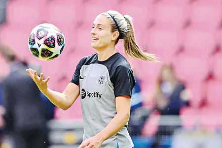 Duas vezes melhor jogadora de futebol do mundo, Alexia Putellas é operada do joelho esquerdo