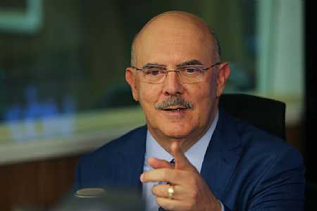 Milton Ribeiro entrega carta de demissão após denúncias de corrupção no MEC
