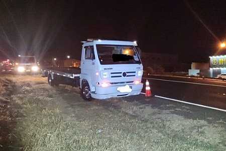 Mulher de 62 anos morre atropelada por caminhão na SP-294 em Junqueirópolis