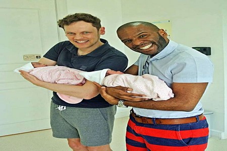 Brasileiro e alemão comemoram nascimento de filhas: ´Emocionante´