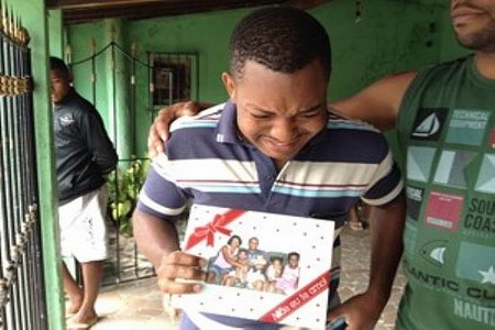 ´Era maravilhosa´, diz pai de criança que morreu após adutora se romper