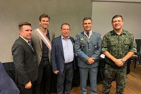 Comandante da Polícia Ambiental é condecorado por trabalho preventivo de incêndios florestais na região