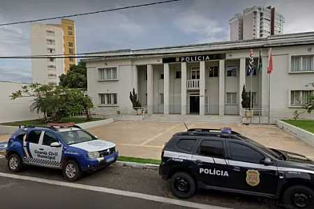 Homem é encontrado morto com golpes de faca dentro de veículo em estrada de Araçatuba