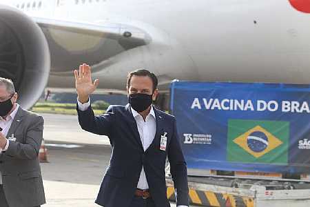 SP chega a 10,8 milhões de doses e garante estoque para iniciar vacinação contra a covid-19