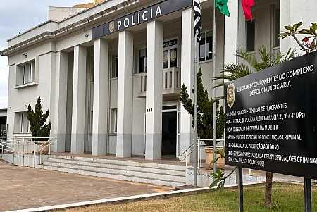 Bebê é achado sozinho em carrinho em praça de Araçatuba; pai diz à polícia que ´perdeu´ criança e vai preso