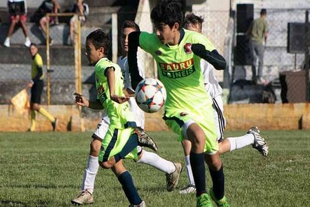 GAROTO DE POPULINA ASSINA CONTRATO COM O SANTOS