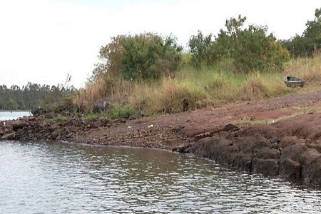 Baixa no nível do rio Tietê provoca demissões e ameaça parar hidrovia