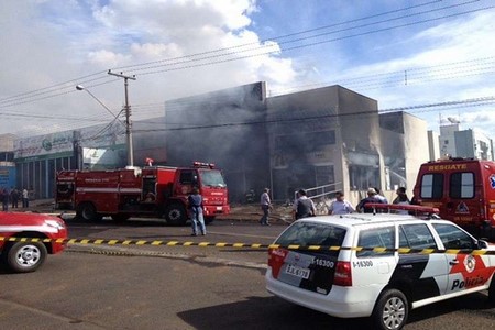 Incêndio em Votuporanga destrói três lojas em avenida movimentada