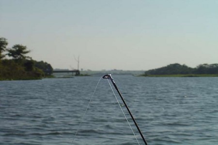 Jovem morre afogado após barco virar no rio Tietê em Buritama