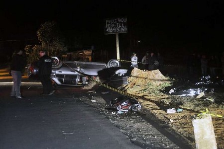 Motorista que disputava racha e atropelou jovens não tem habilitação