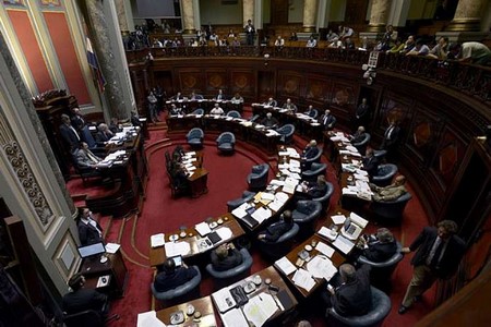 Uruguai aprova projeto de lei que regula venda de maconha