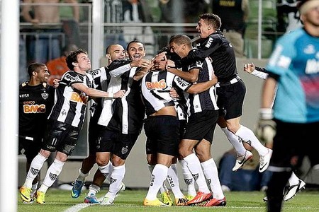 LUTAR, LUTAR, LUTAR! ATLÉTICO-MG BATE NEWELL’S NOS PÊNALTIS E VAI À FINAL